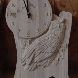 Veggklokke med uglemotiv