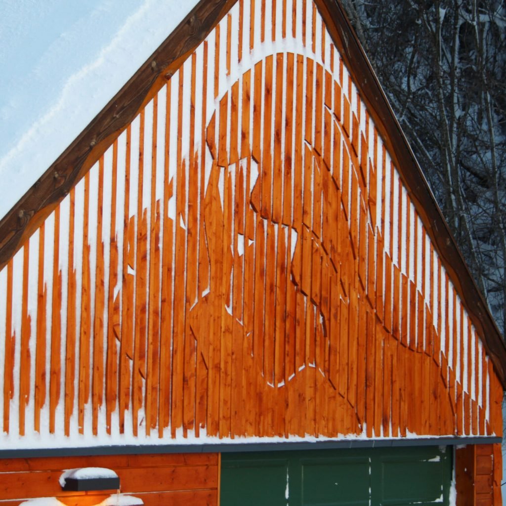 Relief_garasje_skrått_vinter